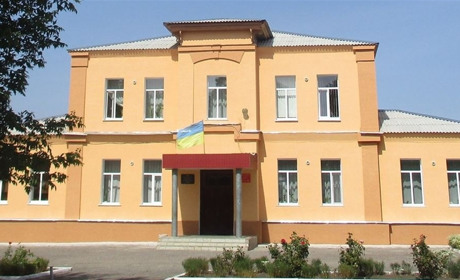 Замість першої школи у Сватовому міг з’явитися завод