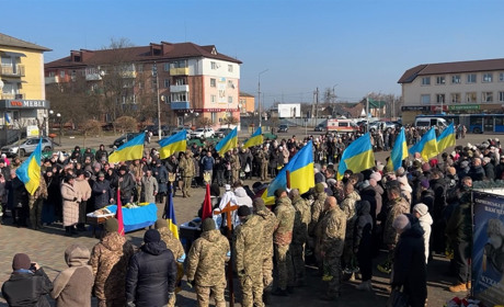 У Сарнах попрощалися з двома воїнами-захисниками