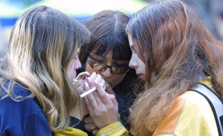 Наступним поколінням палити тютюн заборонено: перша в світі країна ухвалила відповідний закон