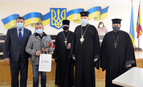 Жмеринських медиків нагородили відзнакою «За жертовність та любов до України»: фоторепортаж