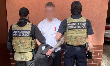 Обіцяв військовим амуніцію, а гроші вкрав: на Київщині правоохоронці викрили псевдоволонтера