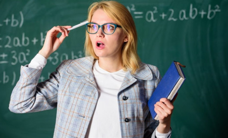 Нагорода шукає Вчителя року 2025. А раптом такий вчитель/ка є в Долинській громаді