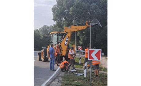 На Старосіллі асфальтують дорогу, а по вулиці Гагаріна облаштовують узбіччя