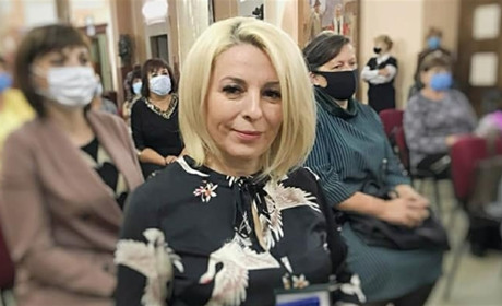 Вчительку Кіцманської гімназії Олену Кожухар нагородили відзнакою «Вдячна Буковина»