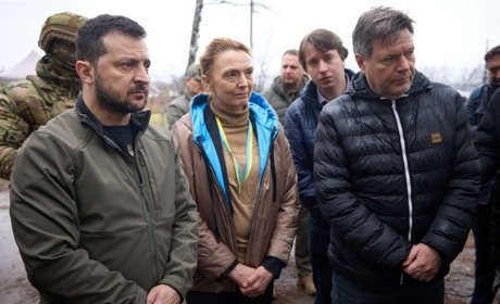 Зеленський відвідав Ягідне на Чернігівщині, жителів якого росіяни місяць тримали у підвалі: 3 квітня