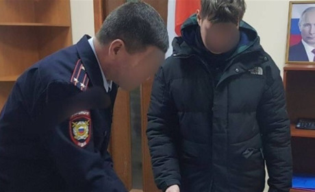 У Скадовську 14-літнім підліткам "вручили" паспорти РФ