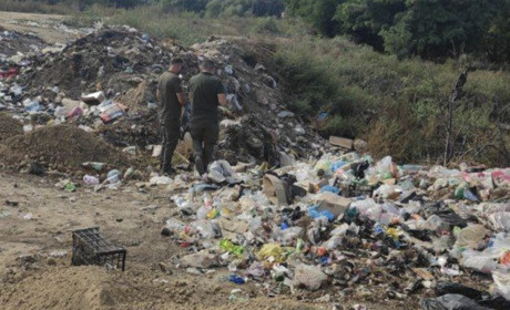 Величезне стихійне сміттєзвалище знайшли у селі Троїцькому Яськівської ОТГ