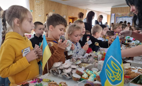 Учні Чортківської ЗОШ № 5 зібрали на благодійному ярмарку 40 тисяч гривень для ЗСУ