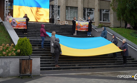 Загинули в один день: у Городку вшанували пам'ять Дмитра Кодісова та Віталія Костюка