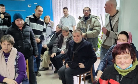 Южноукраїнці з особливими потребами відзначили свій день посмішками та чаюванням. ФОТО