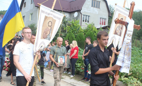 У Городку попрощалися з Олександром Башуком. В останню путь його проводжали під звуки сирен