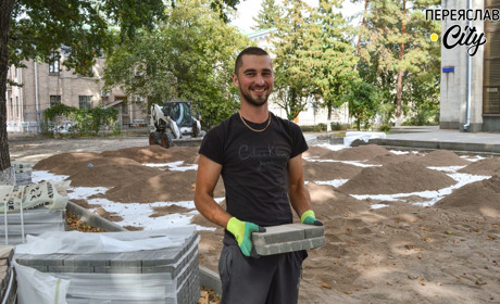 У Переяславі капітально ремонтують парк: викладають плиткою тисячу квадратів за 1,3 млн грн