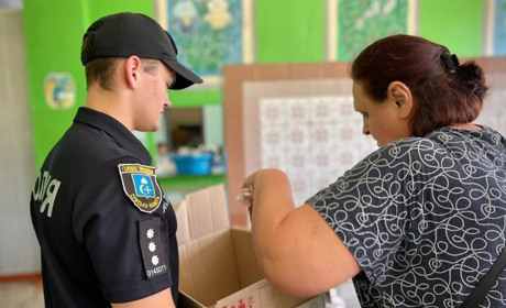Шосткинська поліція не залишає у біді постраждалий інтернат