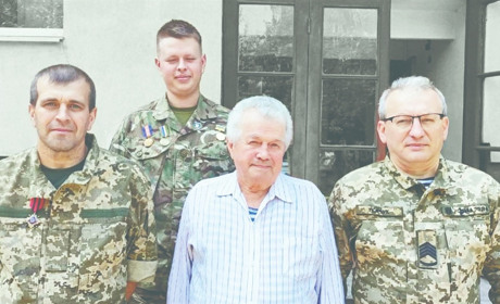 – Моє правило, як шофера: ніколи не спіши і не запізнюйся! – Василь Ткачук із Кіцманя