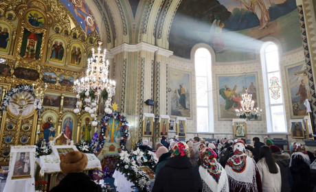 Різдвяне Богослужіння і колядки 25 грудня у Свято-Миколаївській церкві Кіцманя - фото