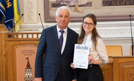 Мария из Мелитополя выясняла, что такое счастье - и заработала стипендию президента