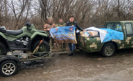 Громади Звягельщини передали на фронт позашляховик, квадроцикл, теплі речі та домашні смаколики