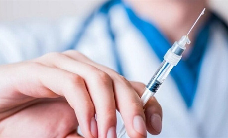 В Україні запроваджують обов’язкову вакцинацію проти COVID-19 для освітян та чиновників
