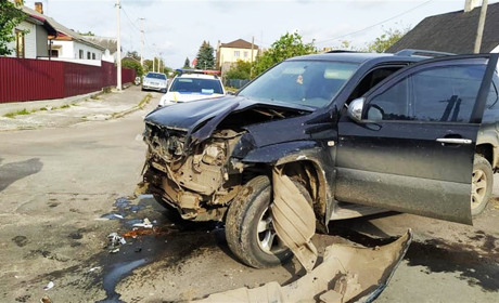 В ДТП у Володимирці Тойота врізалася в Ниву: вазівка на даху, авто потрощені, водії в лікарні