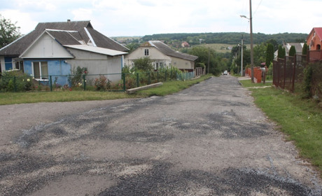 У Городку ремонтують дороги місцевого значення. Що вже зроблено
