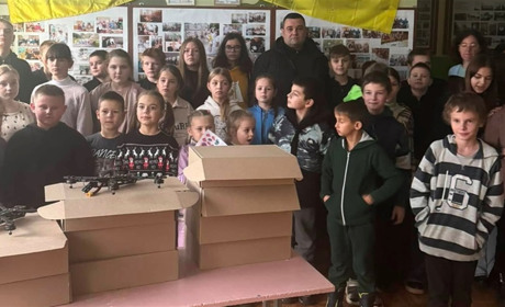 Дві громади на Переяславщині придбали захисникам України 12 FPV-дронів та електростанцію