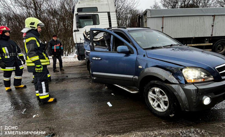 На трасі Городок — Ярмолинці сталася ДТП: госпіталізовано жінку та підлітка