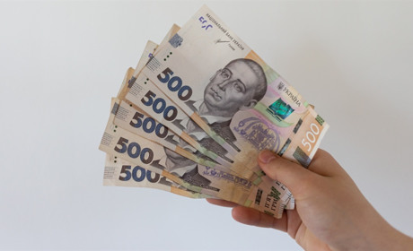 Порядок виплат переселенцям змінили: хто не зможе отримати допомогу?
