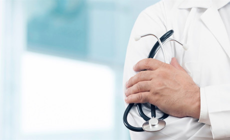 Смерть через халатність: на Дубровиччині судитимуть лікаря