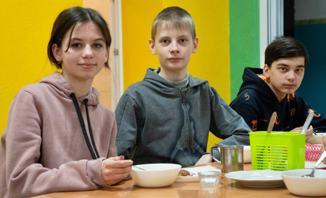У ліцеї на Переяславщині облаштували укриття, де під час тривог учні навчаються і навіть обідають