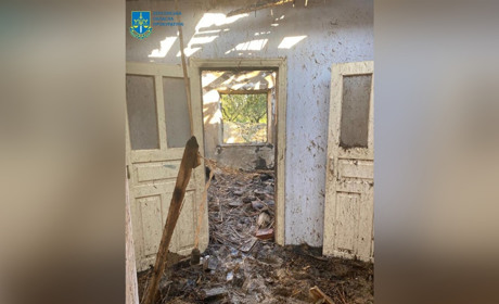 Вночі окупанти вчергове обстріляли Дар'ївську громаду, постраждало подружжя