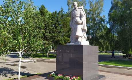 День скорби и памяти жертв войны: в Измаиле возложили цветы к вечному огню (видео)