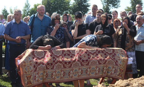 Через 10 днів після смерті тіло Героя привезли додому. У Чорниводах поховали Валерія Рижого