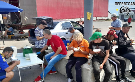 У Переяславі безоплатно роздають обіди нужденним віряни протестантської церкви