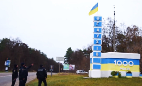 Уроки історії від поліцейських. Правоохоронці розповіли про памʼятні місця Глухова