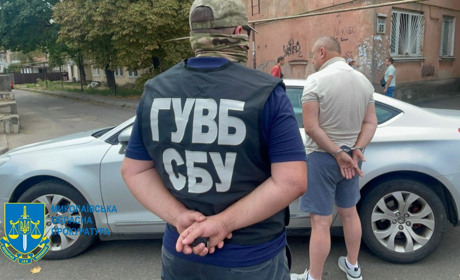 Шість тисяч доларів за вивіз призовника за кордон: затримано южноукраїнця. Відео