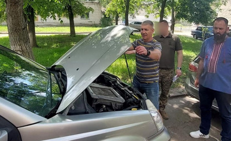 Українським військовим передали черговий автомобіль зі Сміли
