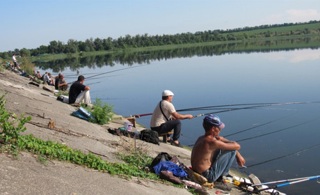 Фоторепортаж: Як у Сватовому День рибалки відзначили