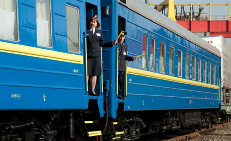 Потяг з Києва до Херсона повзе як слимак