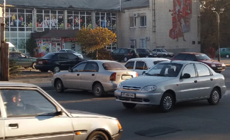 З першого листопада на дорогах з'являться нові дорожні знаки