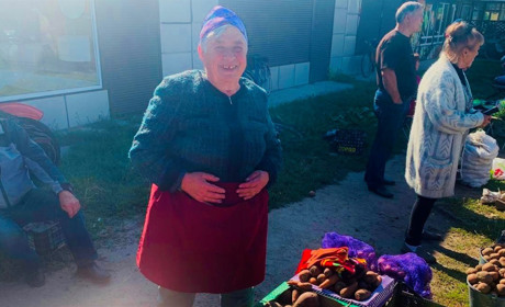 «Душа тягнулася до землі»: переяславка Лідія Лихота залюбки вирощує та продає свою городину