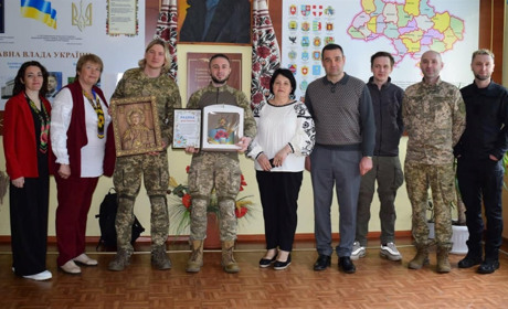 Неочікуваний і приємний сюрприз для учнів: у гімназії на Переяславщині виступив гурт "Антитіла"