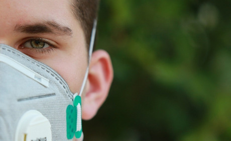 З початку епідемії в Україні захворіло 6665 медиків