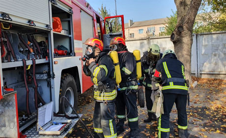 У Сватовому рятувальники провели навчання у районній виборчій комісії: як це було (відео)
