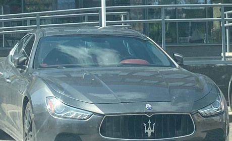Водій Maserati припаркувався на місці для автівок людей з інвалідністю