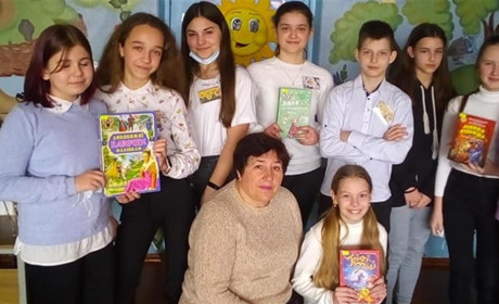 Нам книга відкриває світи!