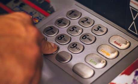 Перерахував гроші за авто, а продавець виявився шахраєм
