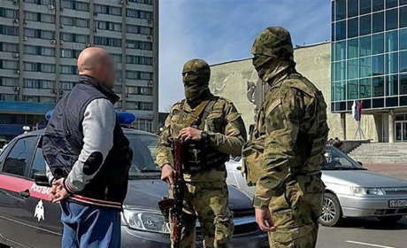 Що окупанти шукають в телефонах бердянців і як карають за заборонений контент