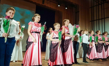 У Ржищеві привітали жінок громади концертом “Весна на Ярмарковій вулиці”