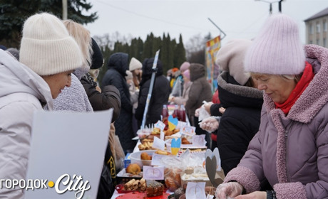 У День Соборності в Городку відбувся благодійний ярмарок. Фоторепортаж від Городок.City
