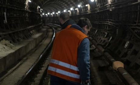 У метро столиці між станціями аварійної ділянки Теремки-Деміївська запустили "човниковий" рух